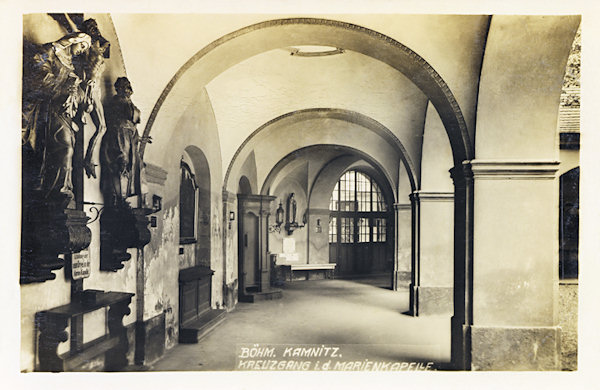This picture postcard reproduces a part of the cloister in the area of St. Mary's Chapel.