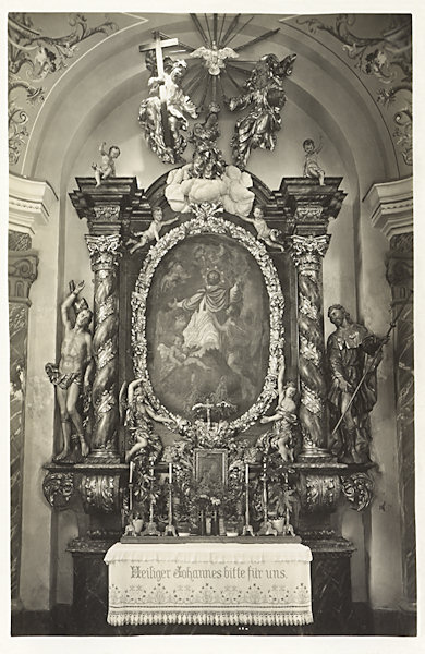 Auf dieser Ansichtskarte sieht man den St. Johann von Nepomuk-Altar in einer der Eckenkapellen des Kreuzganges der Marienkapelle.
