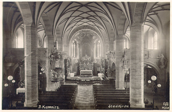 On this picture postcard from 1930 the interior of the church St. Jacob the Greater is shown.
