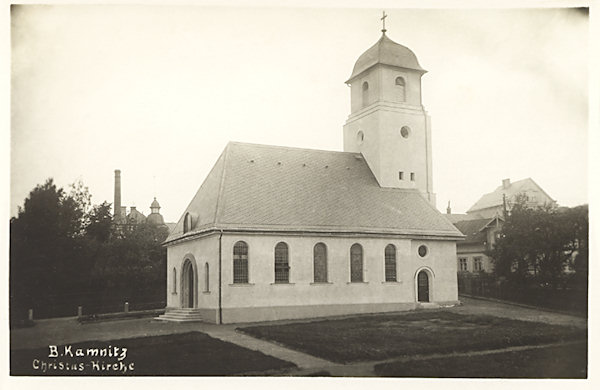 Auf dieser Ansichtskarte sieht man die evangelische Jesus Christus-Kirche kurz nach ihrer Vollendung im Jahr 1930.