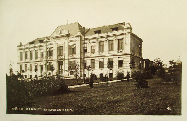 This picture postcard shows the building of the former district hospital in its original look-out before its reconstruction in 1937.
