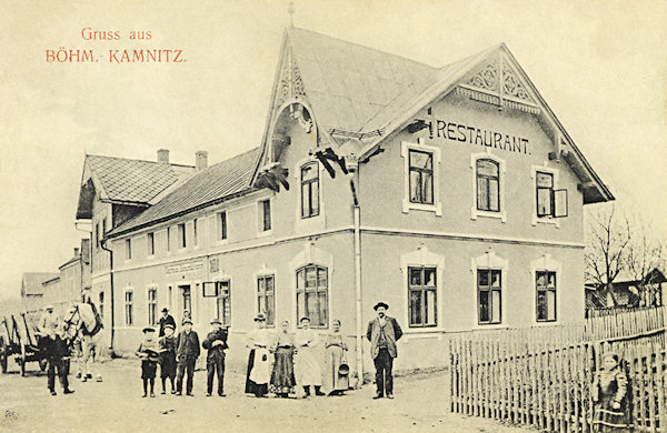 This picture postcard shows the once beautiful inn „Zur Edmundsklamm“ the beauty of which after World War Two did heavily suffer. Its partially abandoned building is standing till now at the road to Janská.