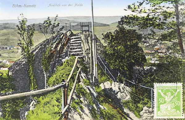 Na této pohlednici vidíme skalní vyhlídku na Jehle nad Českou Kamenicí, která se dodnes prakticky nezměnila.