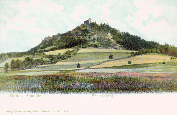 Diese Ansichtskarte zeigt des Schlossberg bei Česká kamenice (Böhmisch-Kamnitz) mit der Ruine des Schlosses Kamenický hrad (Kamnitz, Kempnitz).