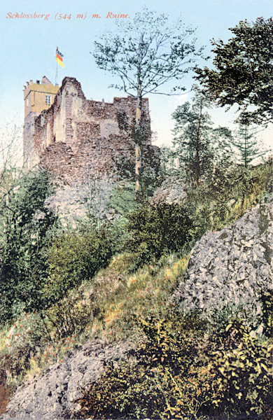 Diese Ansichtskarte aus dem Jahre 1912 mit einer Ansicht der Ruine der Burg Kamenice (Kempnitz) mit dem Aussichtsturm vom Osten.