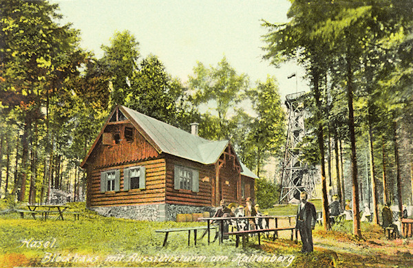 Diese Ansichtkarte zeigt die frühere Bergbaude auf dem Gipfel des Studenec (Kaltenberg) mit dem Aussichtsturm im Hintergrund.