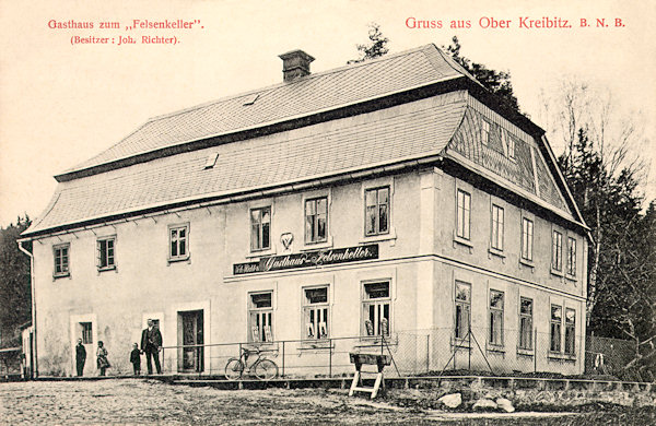 On this picture postcard from 1909 you see the former restaurant „Felsenkeller“ (German = rock cellar) then owned by Johann Richter.