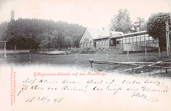 This picture postcard from the end of the 19th century shows the Dymník hill with its lookout-tower and the tourist chalet opened in 1895 by the Mountain Association of Rumburk.