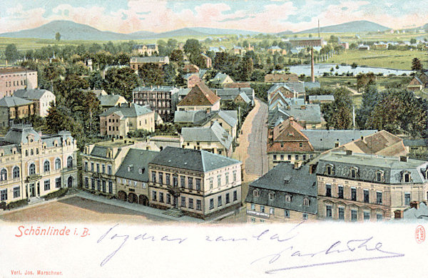 This picture postcard shows the southeastern corner of the market-place with the adjacent part of the town along of the road to Chřibská. In the background the pool Cimrák (the former Viebigteich) is seen and the whole is topped by the peaks of the Lužické hory (Lusatian mountains) with the dominating Jedlová-hill (left).