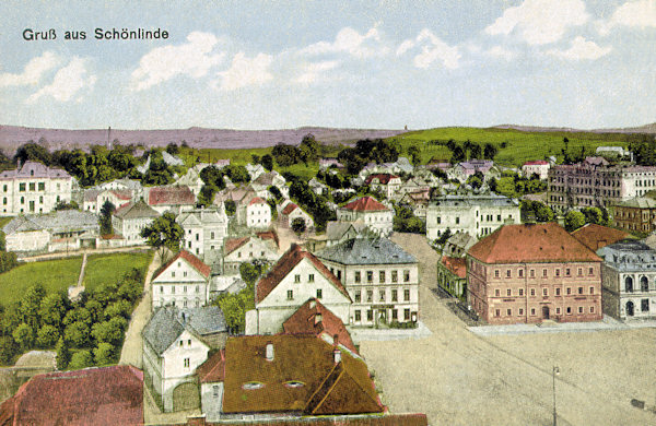 On this picture postcard from about 1912 we see the northeastern corner of the market-place with the pronounced building of the former municipiality. In the house to the left of it was then the Post office and the restaurant „Zur Post“, and on the right side you see a part of the restaurant „Deutsches Haus“.