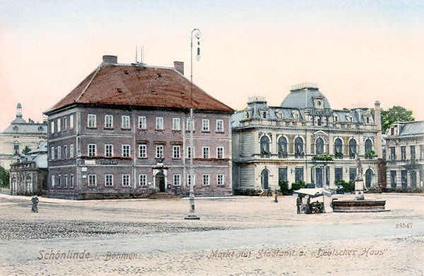 This picture postcard from the first years of the 20th century shows the eastern side of the market-place with the great building of the then municipal authority and the hotel „Deutsches Haus“ the appearance of which was later thorougly changed by later reconstructions.