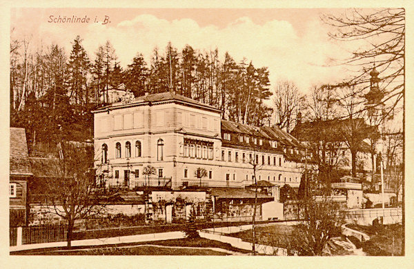 On this picture postcard the villa of the important native of Krásná Lípa, the businessman and sponsor Karl Dittrich is seen, which stood immediately under the Kostelní vrch (Church hill). Behind the trees on the right side you see the church of St. Mary Magdalene.