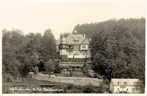 This picture postcard shows the former Baumann's villa, which up to now stands at the northern slope of the valley in the direction to Krásný Buk.