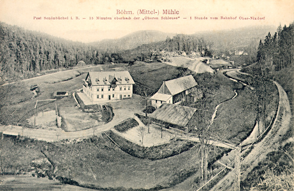 Auf dieser Ansichtskarte aus den Jahren vor dem 1 Weltkrieg sieht man das, das an drei Seiten vom Křinice- (Kirnitzsch-) Flüsschen umflossene Gelände der ehemaligen Böhmischen Mühle.