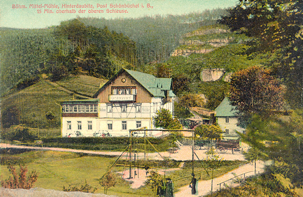 Diese Ansichtskarte aus dem Jahre 1912 zeigt den ehemaligen Český mlýn (Böhmische Mühle) im Blick vom gegenüberliegenden Ufer des Grenzflüsschens Křinice (Kirnitzsch).