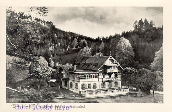 Diese Ansichtskarte aus der ersten Häfte der 40er Jahre des 20. Jahrhunderts zeigt die Český mlýn (Böhmische Mühle) nach ihrem letzten Umbau.