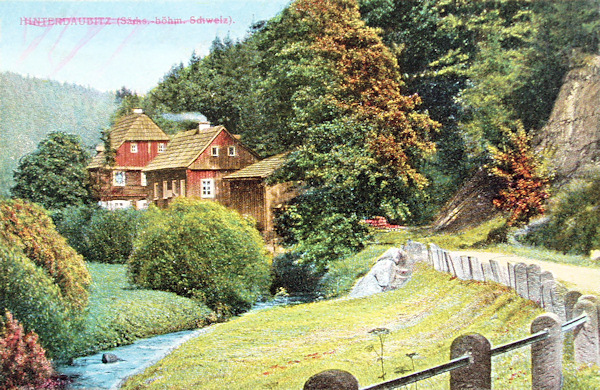 This picture postcard shows the houses on the eastern end of the settlement along of the road to Kyjov.
