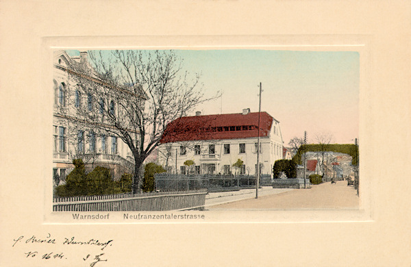 Diese Ansichtskarte aus dem ersten Viertel des 20. Jahrhunderts zeigt die Häuser an der Grenze zwischen der heutigen Legien- und Kollár-Strasse.