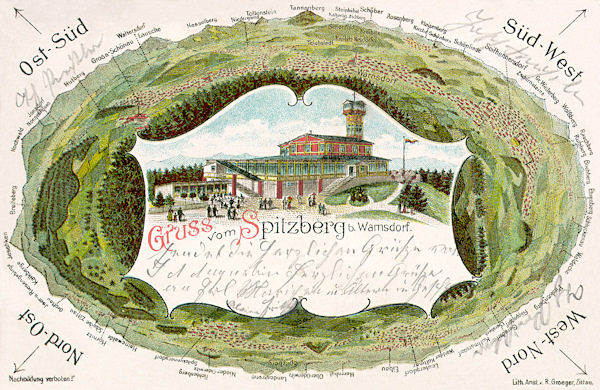 Tato pohlednice představuje panoramatický výhled, který nabízela rozhledna u chaty na Špičáku na počátku 20. století.