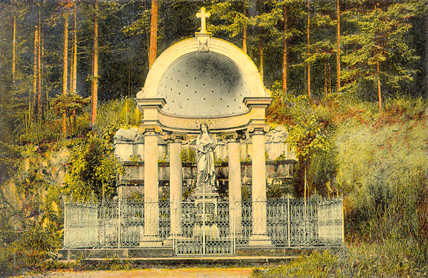 On this coloured picture postcard from 1913 there is the pavilion with a statue of Virgin Mary, built in 1869 as part of the place of pilgrimage at the Křížová hora near Jiřetín pod Jedlovou.