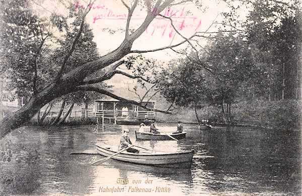 Na pohlednici z doby před 1. světovou válkou je bývalý Mlýnský rybník, upravený v roce 1907 na koupaliště.