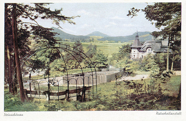 This postcard of Kamenický Šenov from World War II showing the area of the open-air bath below the Šenovský vrch-hill. At present is here the boarding-house „Tavba“.