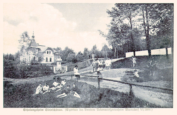 This picture postcard from 1894 shows the free grounds before the Nature cure institute in the lower part of the town.