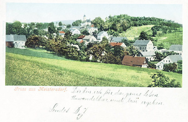 Auf dieser Ansichtskarte ohne Datum ist der untere Teil von Mistrovice (Meistersdorf) mit der Hl. Kreuz-Kirche.