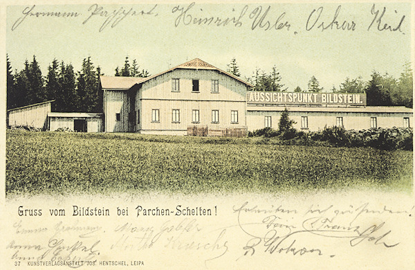 Die Gaststätte Oberwald bei Prácheň (Parchen) war früher ein ausgedehntes Gebäude. An seiner Stelle ist heute nur noch eine vom Wald überwachsene ebene Fläche zu sehen.