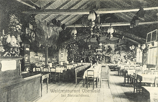 On this picture postcard you see the interior of the great hall of the former restaurant Oberwald..