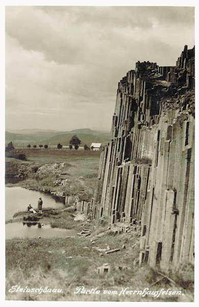 Auf dieser Ansichtskarte aus dem Jahre 1929 ist der Herrenhausfelsen etwas untypisch von der Seite aufgenommen.