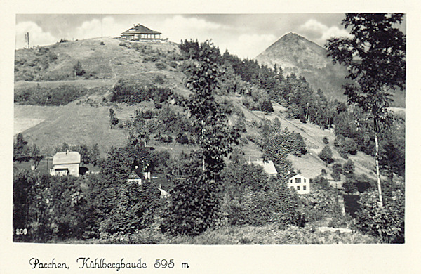 On this postcard from 1938 is the formerly famous hill Vyhlídka near Prácheň with the former restaurant Kühlbergbaude at its peak. On the left side there is the high monument of the victims of World War I. In the valley below you see the houses of Prácheň and on the backgroung to the left the Klíč hill.