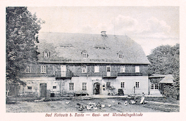 On this picture postcard from the beginning of the 20s of the 20th century the large building of Helzel's farm with the restaurant standng on the southeastern periphery of the village is shown. The inn is still there today, but the original appearance of the building was destroyed by recent reconstruction.