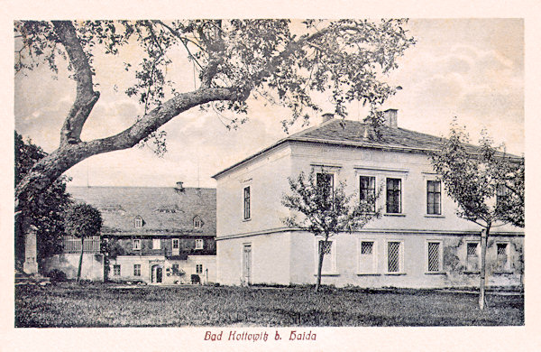 On this picture postcard from the years about 1920 the newer building of the bath house with guest rooms from after 1870 is shown. In the background there is Helzel's original restaurant.