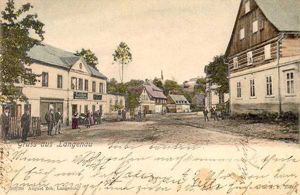 This picture postcard from the beginning of the 20th century shows the central part of the village with the former inn „Zum blauen Stern“ on its left side. Both the inn and the opposite house with the timbered upper storey today exist not more.