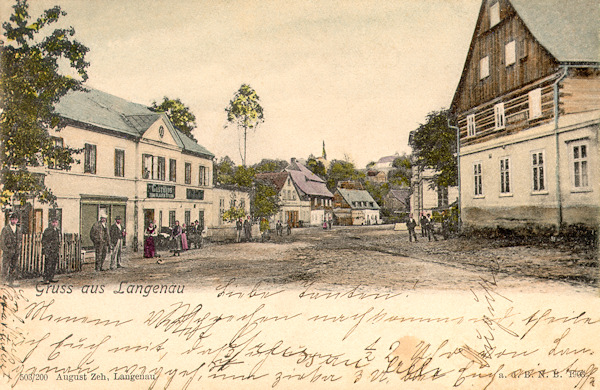 Diese Ansichtskarte vom Anfang des 20. Jahrhunderts zeigt den mittleren Teil des Ortes mit dem damaligen Gasthaus „Zum blauen Stern“ an der linken Seite. Die Gaststätte und das gegenüberstehende Haus mit dem gezimmertem Obergeschoss steht heute nicht mehr.