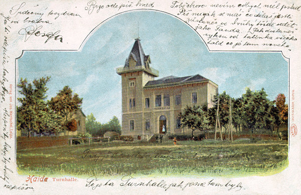 On this picture postcard from the beginning of the 20th century we see the building of the municipal gymnasium at the road (the street T. G. Masaryka) leading from the market square to Česká Lípa which had been built in 1880.