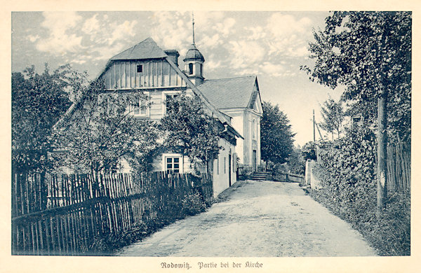 On this picture postcard we see the side street with the old schoolhouse and the church of St. Anthony of Padua consecrated in 1819.