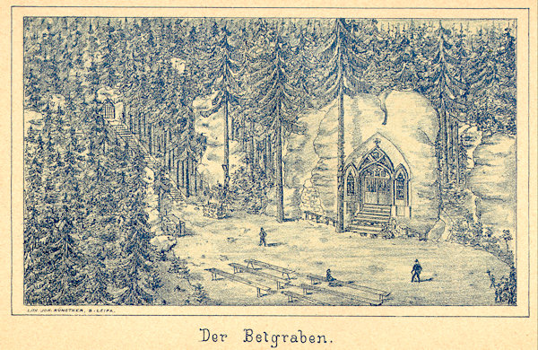 Auf dieser Ansichtskarte aus dem Jahre 1883 ist der Raum vor der Felsenkapelle am Ende des Modlivý důl (Betgraben). Links ist die Treppe zur Nische des „Oratoriums“.