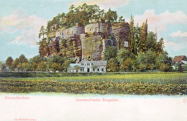 On this picture postcard from 1906 there is an overall view of the Poustevnický kámen (Hermite-rock) from the East. The rooms carved into the sandstone rock were made mainly between the years 1690 and 1710.