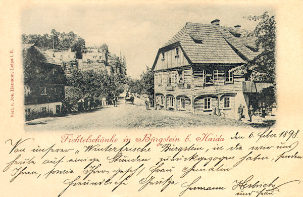 This picture postcard from 1898 shows the former Fichtelschenke-inn at the road to Svojkov. In the background there is the rock tower of the Poustevnický kámen (Hermite-rock).