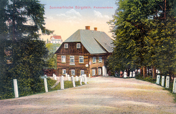 On this picture postcard from about 1910 you see the former wayside inn Fichtelschenke the buillding of which still stands at the edge of the woodland on the road to Svojkov.
