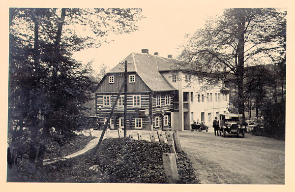 On this picture postcard from the years between World war 1st and 2nd there is the wayside inn Fichtelschenke already with its newer extension. At present it is serving as a guest-house.