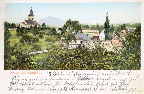 Tato pohlednice z roku 1905 zachycuje střední část osady s kostelem sv. Petra a Pavla na nevelkém návrší.