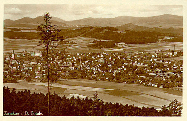 Na pohlednici z roku 1929 vidíme Cvikov ze Zeleného vrchu.