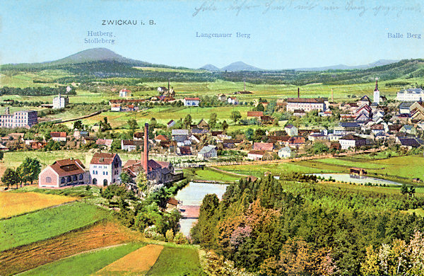 Tato pohlednice z roku 1919 zachycuje jihovýchodní část města ze svahu Zeleného vrchu. V popředí vidíme měšťanský pivovar se dvěma pivovarskými rybníky a vpravo od nich je novější rybník Hoffmannův, který dnes již neexistuje.