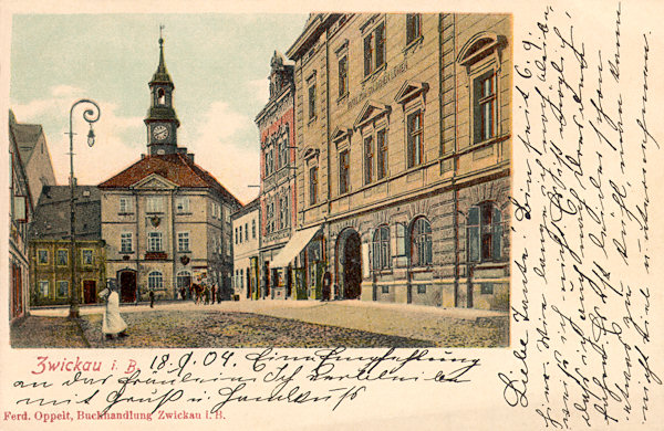 This picture postcard from the beginning of the 20th century shows the upper part of the market place, looking rather as a narrow street between the former seignorial house (left) and the hotel „Golden Lion“ (right). The Neorenaissance building of the hotel was together with some neighbouring houses demolished at the beginning of the eighties of the 20th century.