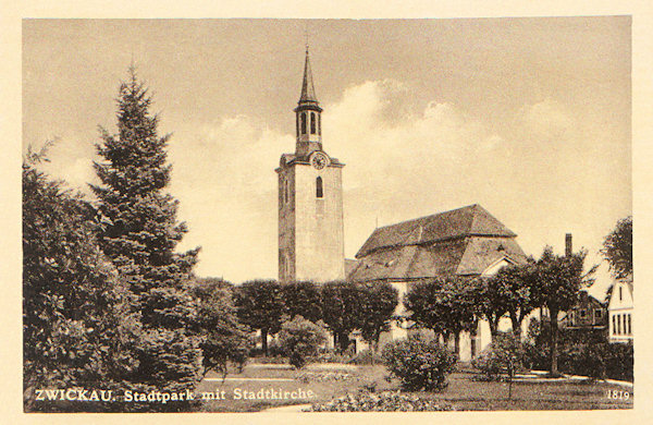 Na pohlednici ze 30. let 20. století vidíme kostel sv. Alžběty s přilehlým městským parkem, zřízeným v roce 1907 na místě bývalého hřbitova.