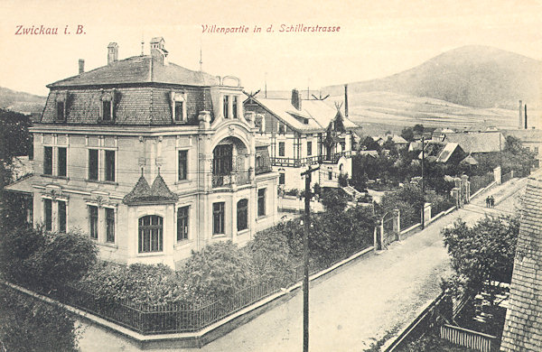 This picture postcard shows the attractively built villas in the street at present called Nerudova-street. Whereas the more distant Niessner's villa between 1983 and 1893 had been reconstructed and adapted for a community centre, the second villa in the foreground had to wait for its reconstruction till 2005, as is documented by the lower foto from that year.