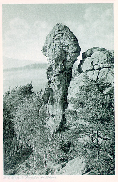 This undated postcard shows the highest rock of the crest Dutý kámen (Hollow hill) which gave its name to the whole crest. Since 1914 the crest was called Körner-Höhe according to the relief of the German poet Theodor Körner carved in one of its rocks.